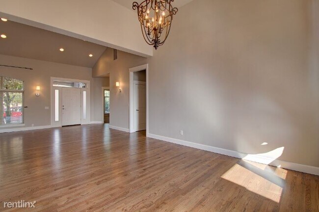 Building Photo - 5 br, 3 bath House - 2825 NW Lacamas Drive