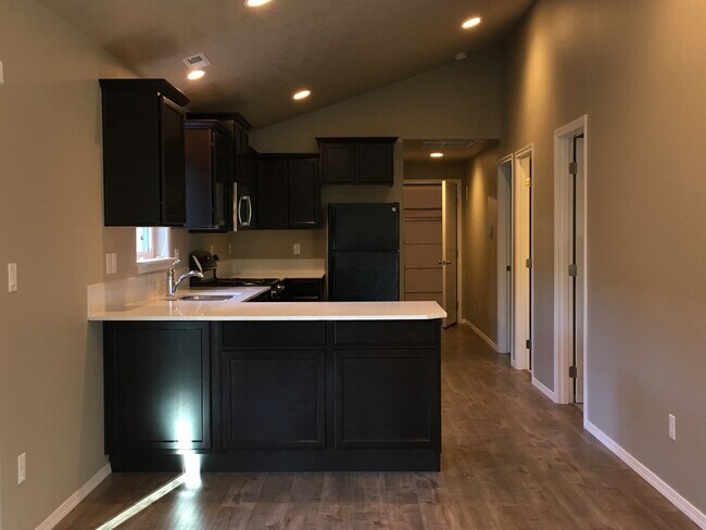 Building Photo - 1295 W Rail Way
