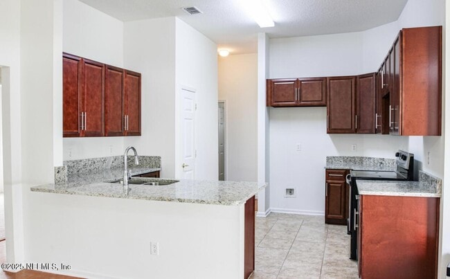 Foto del edificio - 15517 Turkoman Cir