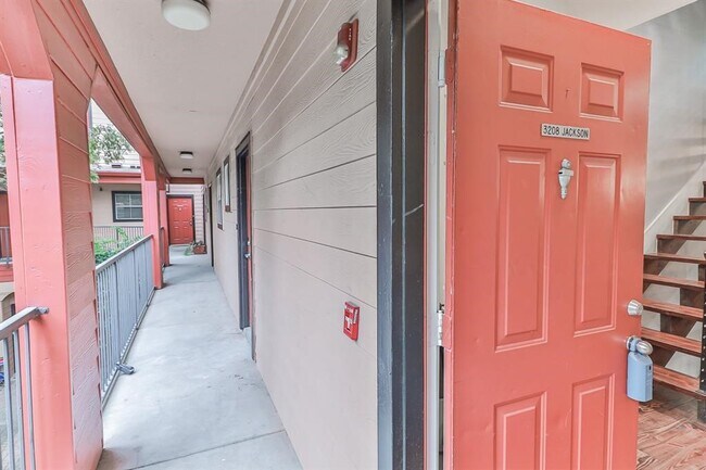 Foto del edificio - 3208 Jackson St