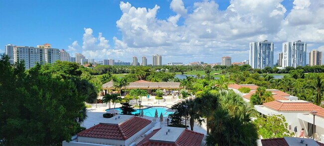 Foto del edificio - 20281 E Country Club Dr