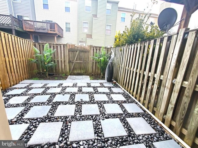 Building Photo - 2433 Wentworth Dr