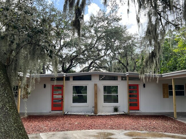 Building Photo - 1217 Lakeside Dr
