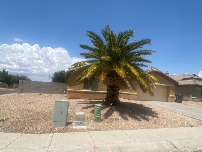 Building Photo - Corner Lot
