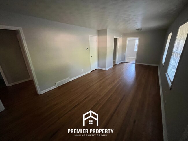 Building Photo - 4898 Dianne Dr