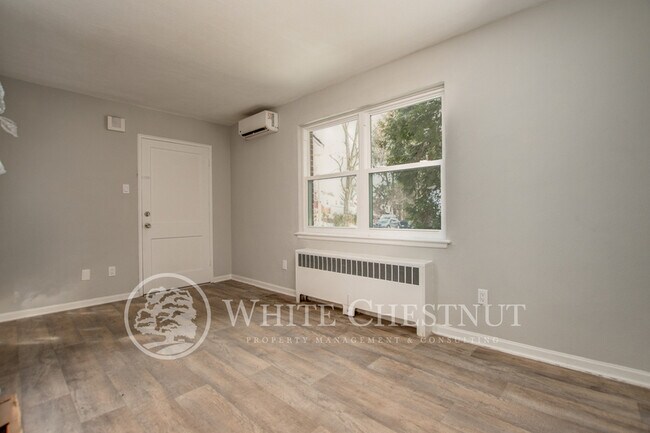 Foto del edificio - 10 Dickinson Ave
