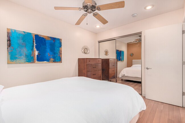 Building Photo - 1850 E Maryland Ave