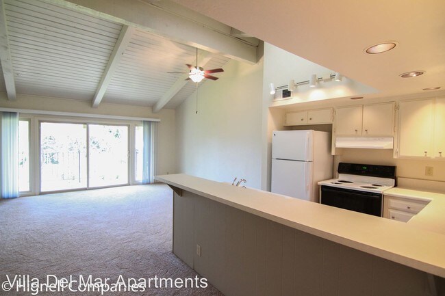 Building Photo - 1385 E Lindo Ave