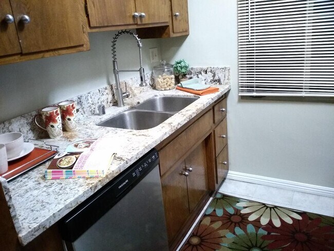 kitchen - 8556 Saturn St