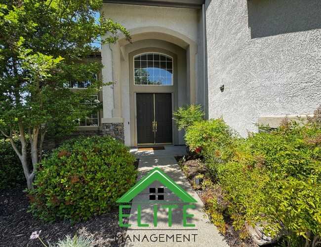 Building Photo - Scenic View Balcony and Beautiful 4-Bedroo...