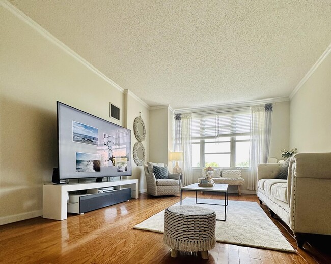 Building Photo - 300 Mamaroneck Ave