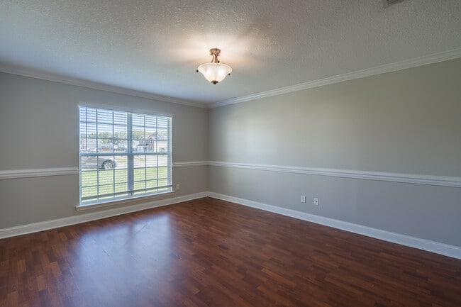 Building Photo - 175 Whitaker Way