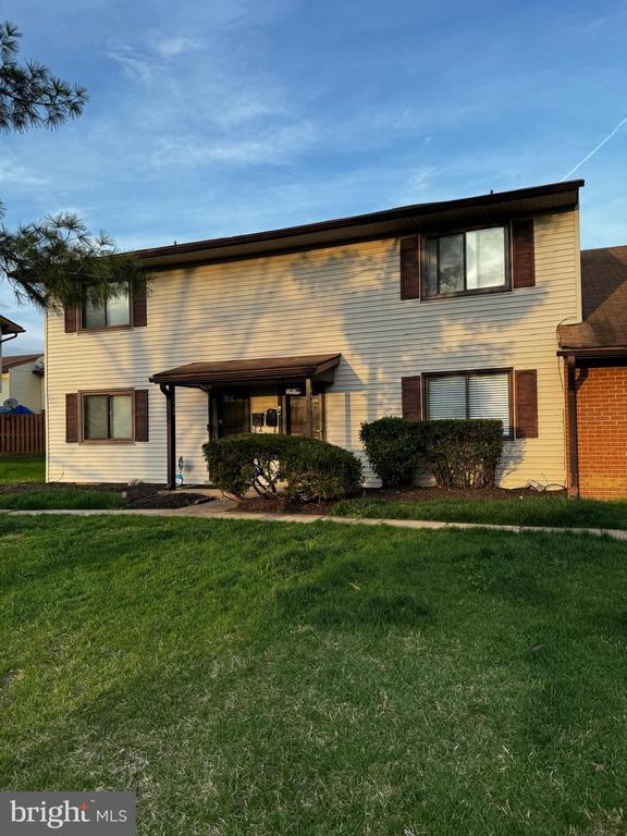 Foto del edificio - 8402 Jinetes Ct