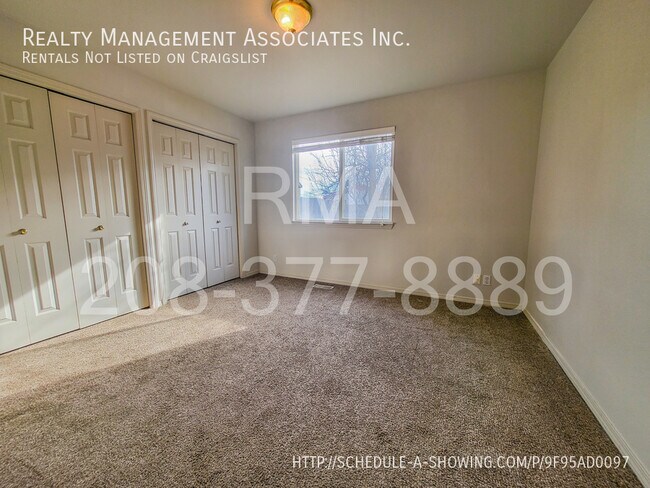Building Photo - The Perfect 3 Bedroom on 5-Mile & Fairview!