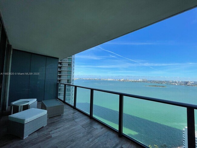 Foto del edificio - 650 NE 32nd St