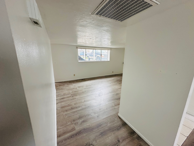 Foto del edificio - 397 Noble Rd
