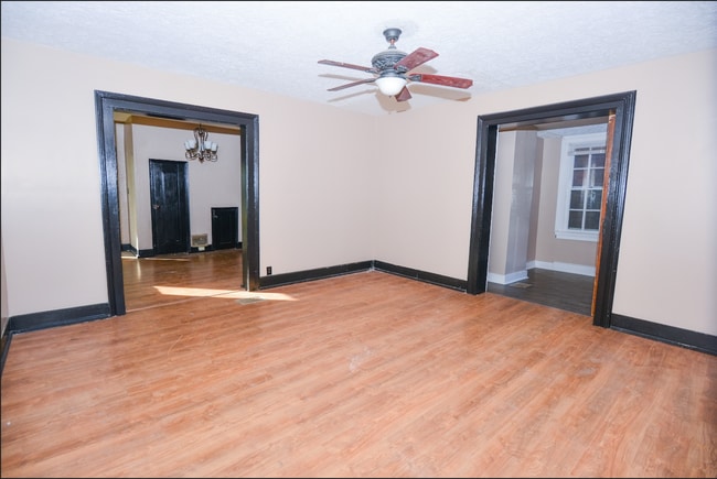 Building Photo - Beautiful Victorian Home Near Downtown Laf...