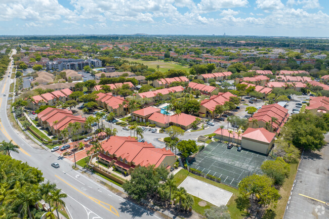 Building Photo - La Hacienda Country Club