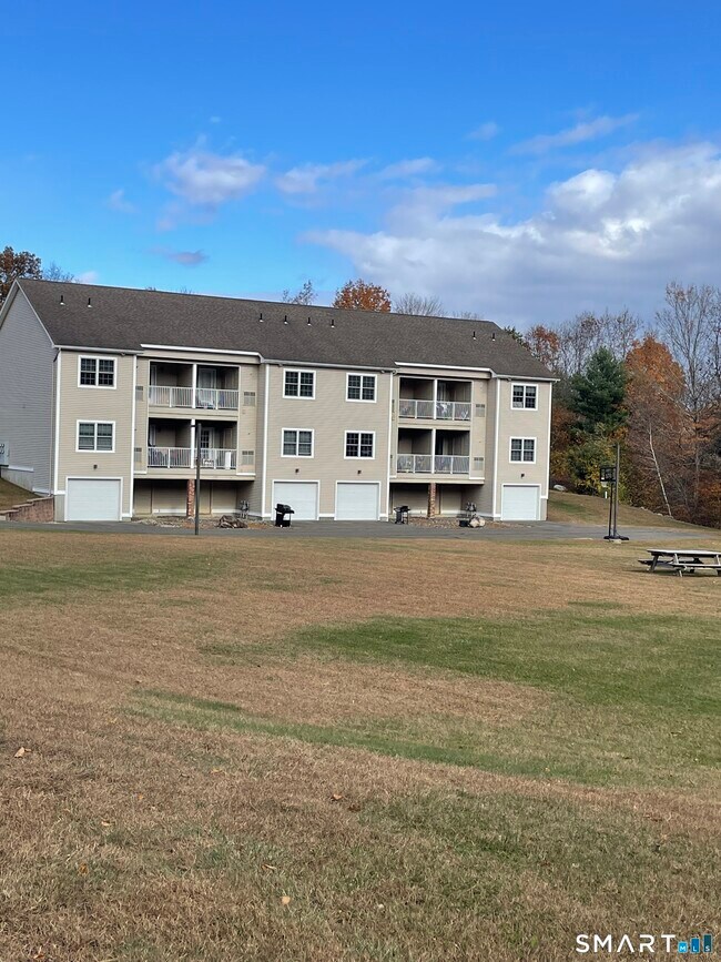 Foto del edificio - 87 Buff Cap Rd