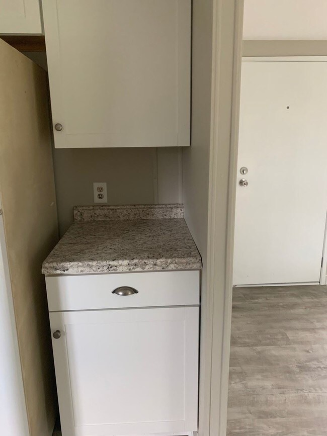 Building Photo - 2 br, 1 bath House - 1234 Sunburst Road