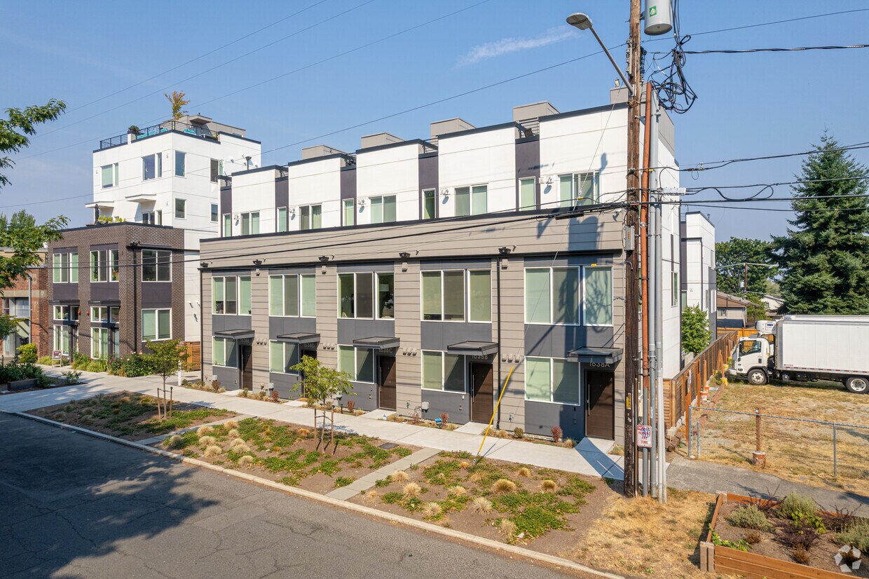 Building Photo - Avani Townhomes
