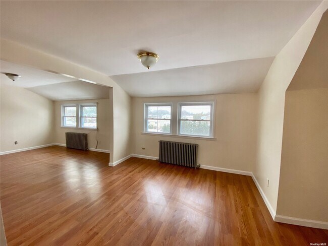Building Photo - 344 44th St