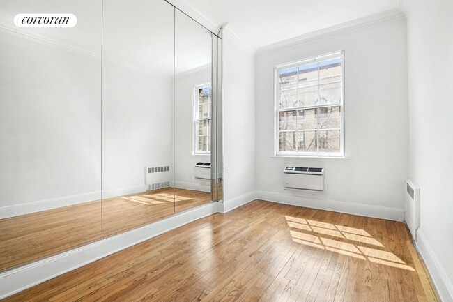 Building Photo - 25 E 69th St