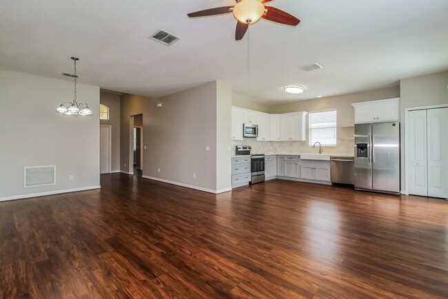 Building Photo - 5722 Quinton Way