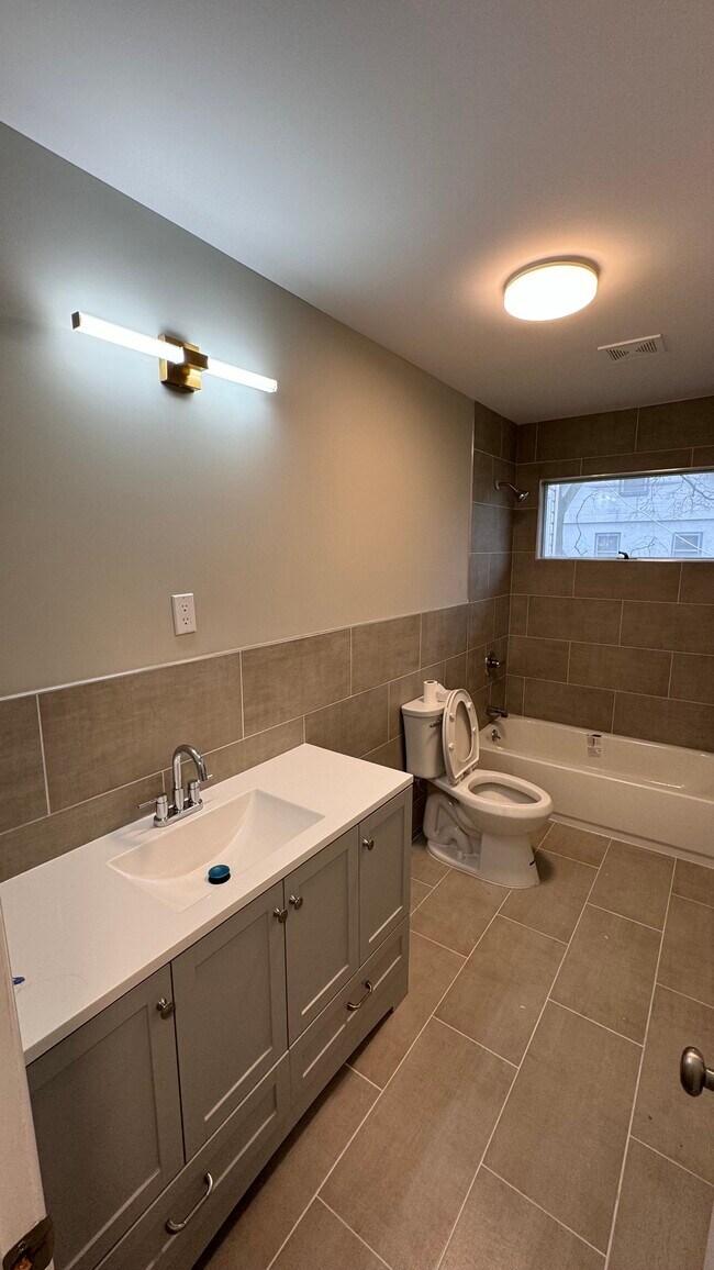 Building Photo - 20 Poplar Pl