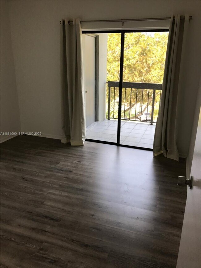 Foto del edificio - 8811 SW 132nd Pl