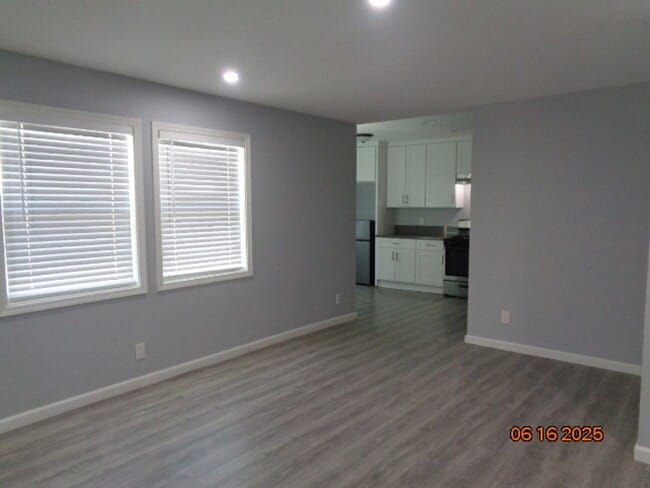 Building Photo - Cute and Cozy Ranch Style Home in East Lan...