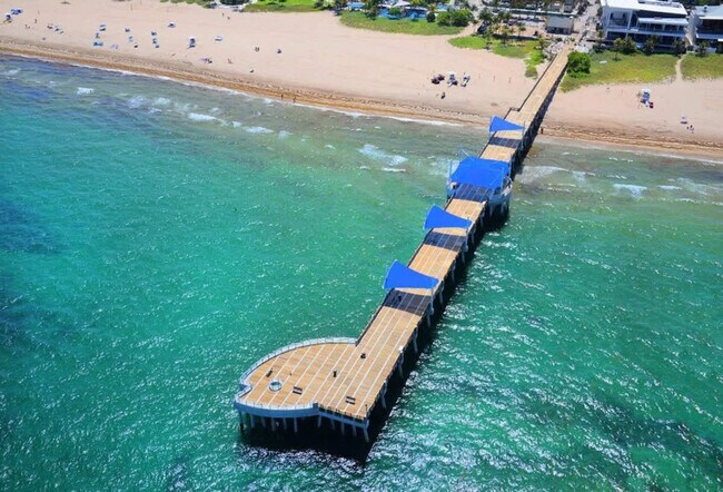 Foto del edificio - 906 N Riverside Dr