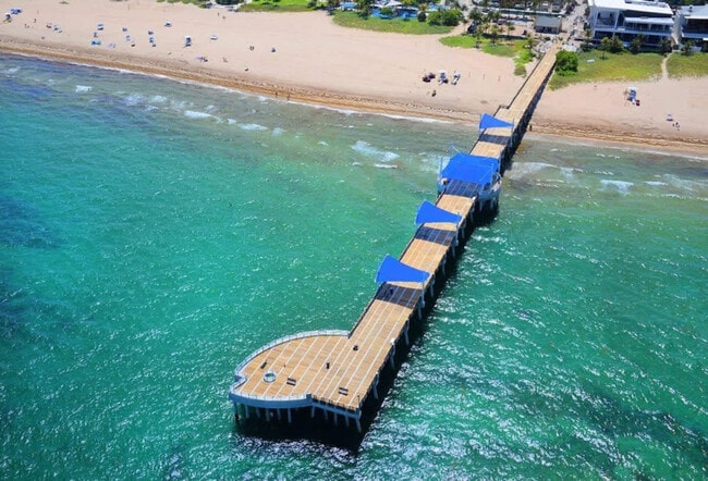 Foto del edificio - 906 N Riverside Dr