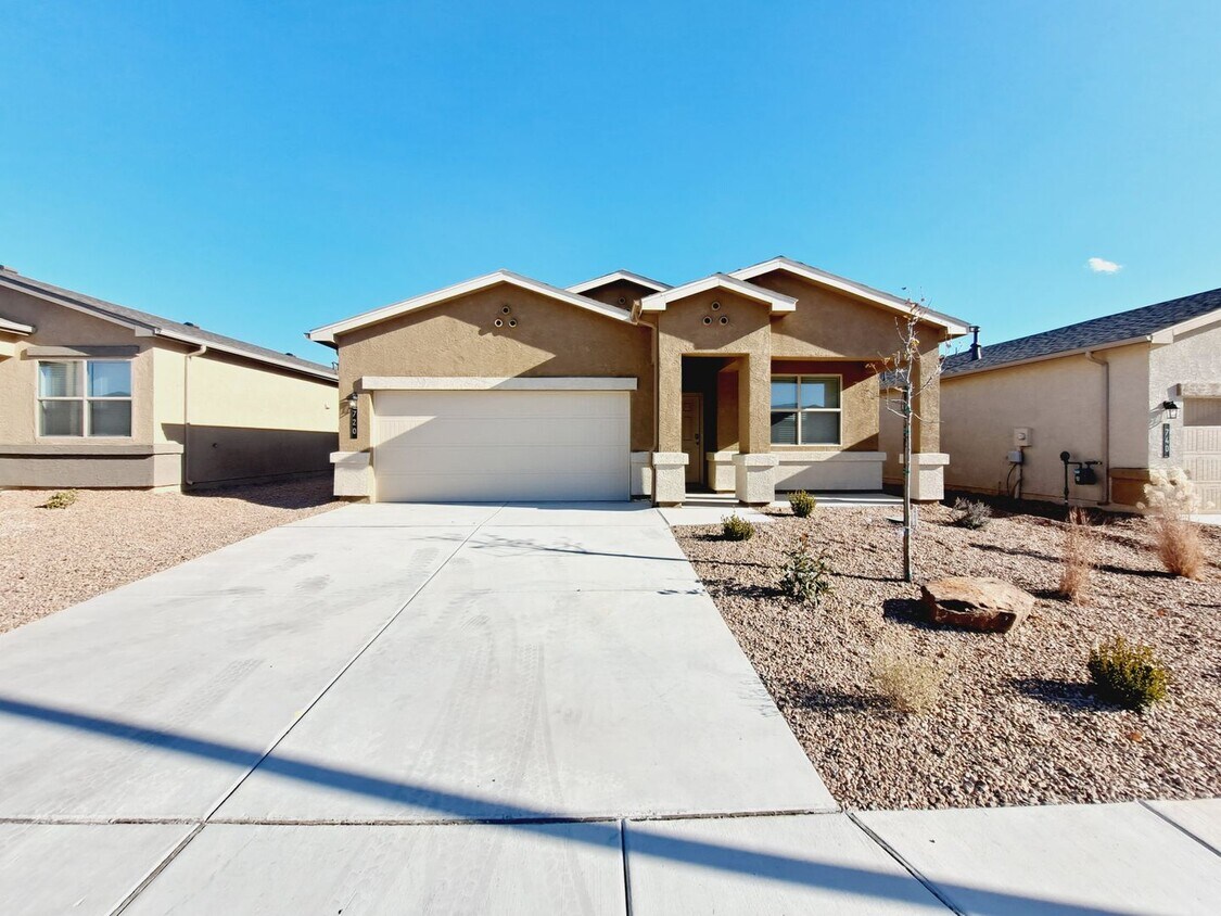 Primary Photo - Energy Efficient Home 3bed 2 bath in Huning.