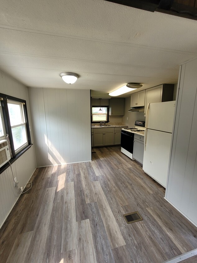 Foto principal - 1100 Pines Rd