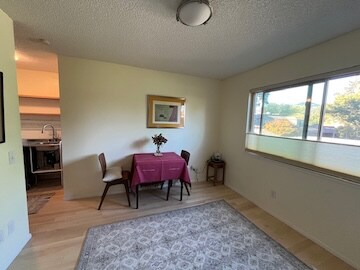 Foto del edificio - 1421 Elm Dr