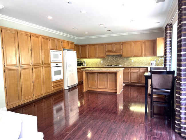 Kitchen - 19 Moonridge Ct