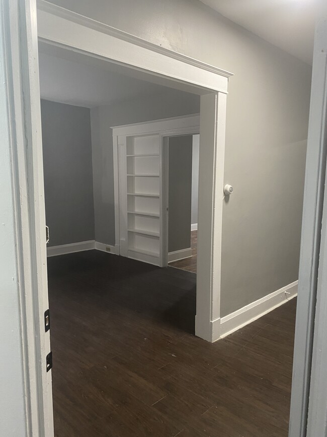 spacious living room and hallway - 606 N Woodington Rd