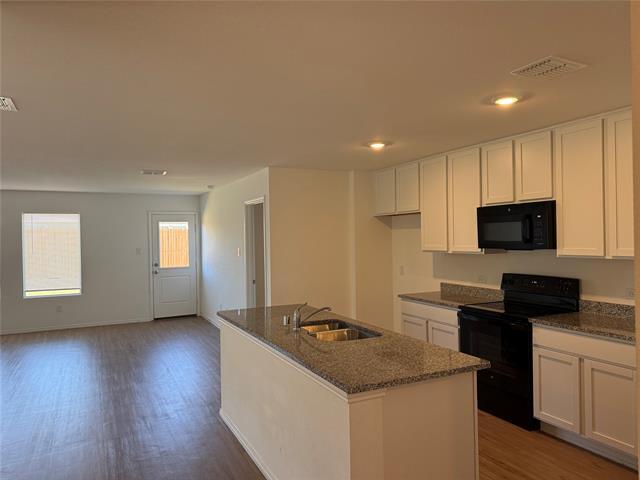 Foto del edificio - 330 Mahogany Ln