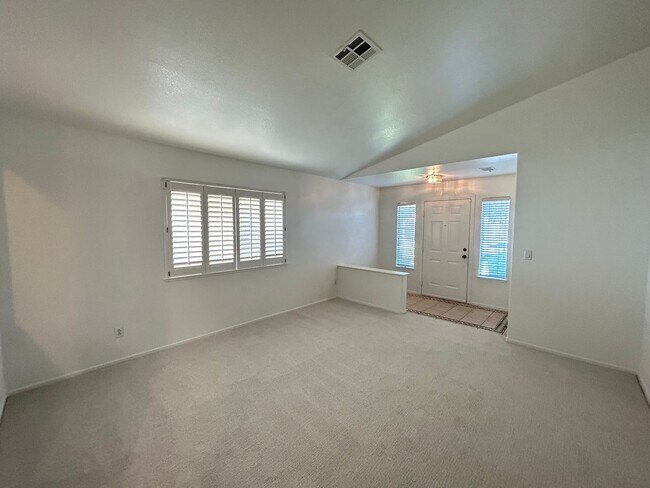 Building Photo - 645 Beresford Ave