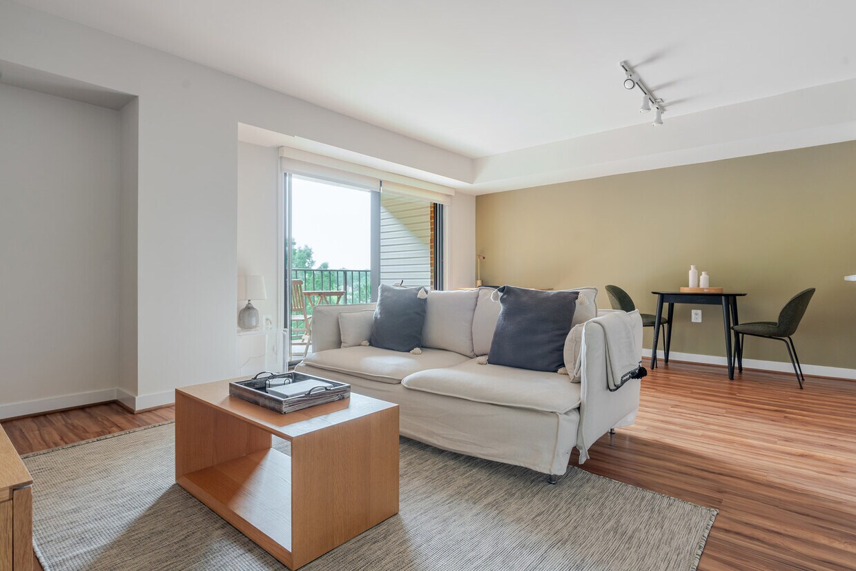 Foto principal - 2500 Clarendon Blvd