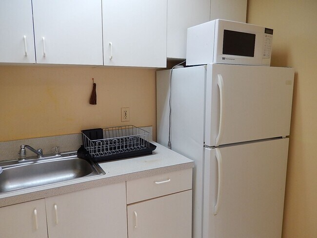 Foto del edificio - CUTE 1/1 w/ Tile Floors, Walk In Closet, Patio, & Neighborhood Pool! Bike to FSU or TCC! $850/mon...