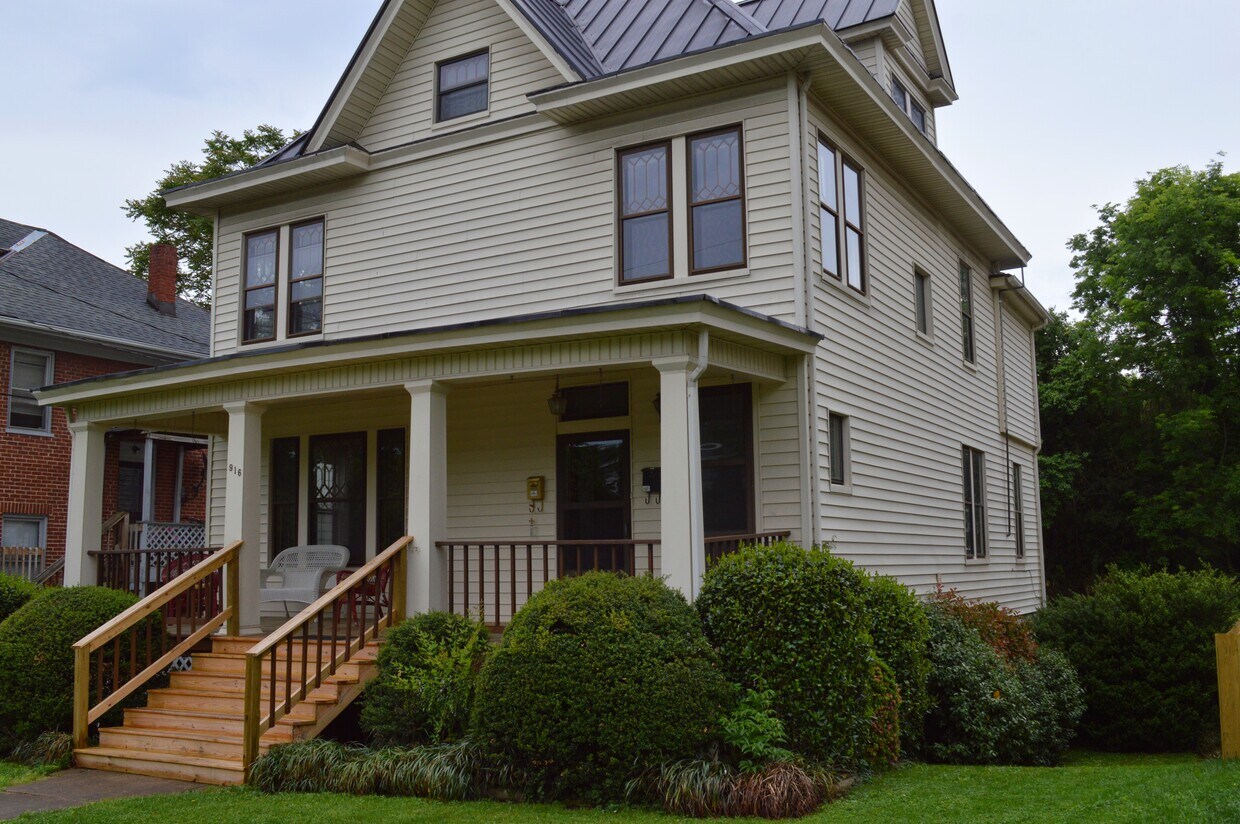 916 Winona Ave, Roanoke, VA 24015 Townhouse for Rent in Roanoke, VA
