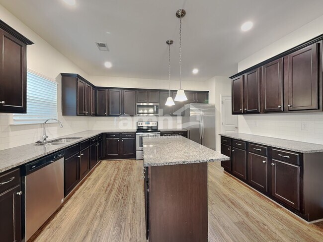 Foto del edificio - 101 Kirk Dr