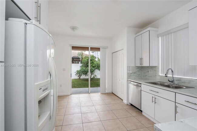 Foto del edificio - 3955 NE 11th Dr