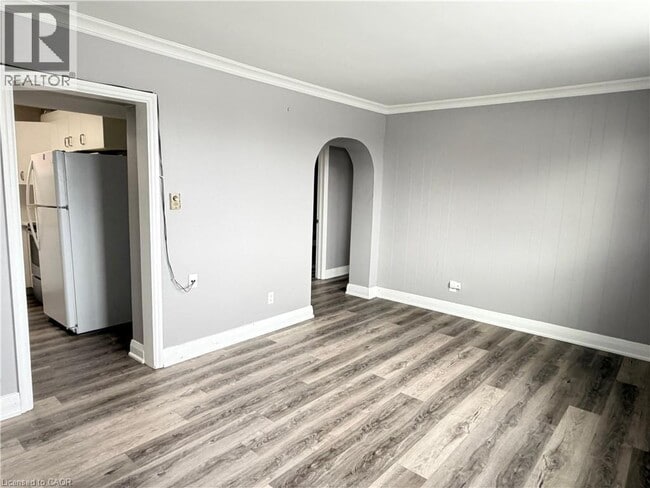 Building Photo - 318 Dolph St S