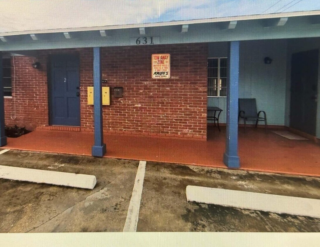 Primary Photo - 631 N Federal Hwy