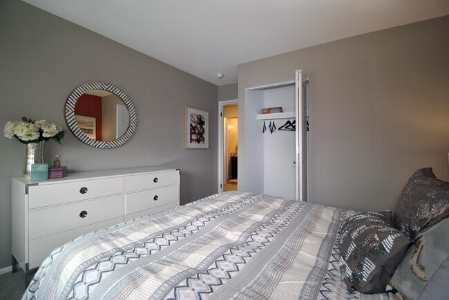 Foto del edificio - Village Green of Lansing Apartments