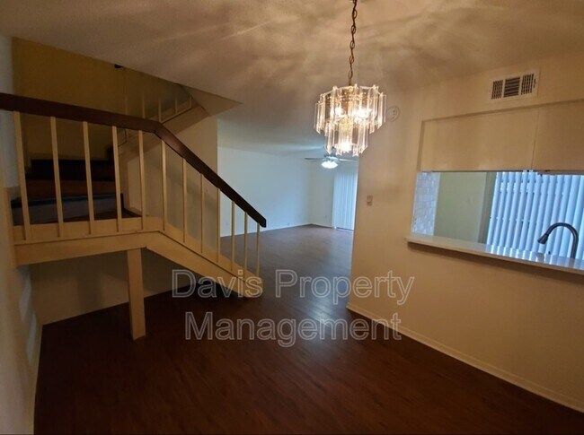 Building Photo - 333 Melrose Dr