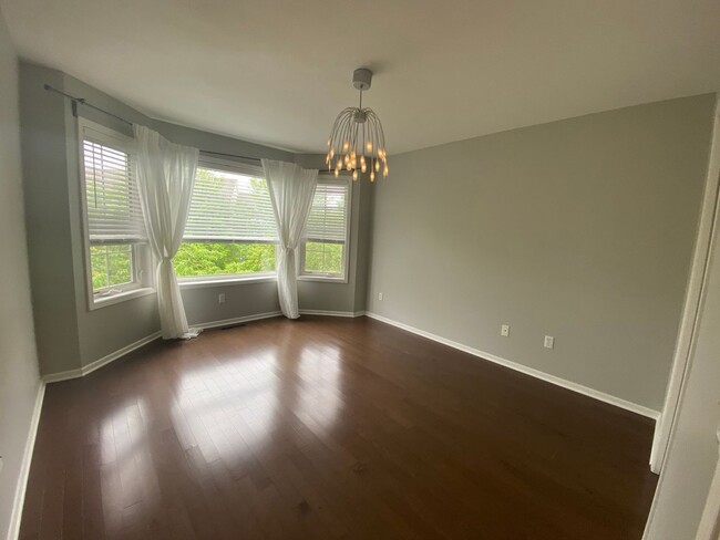 Foto del edificio - Beautiful Two Bedroom Townhome in Plymouth...